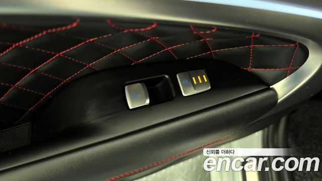 Genesis G70 2018 — photo 28