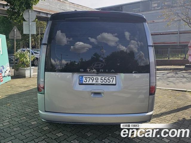 Hyundai Staria 2025 — photo 4