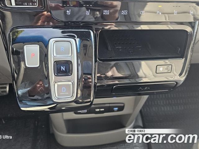Hyundai Staria 2025 — photo 9