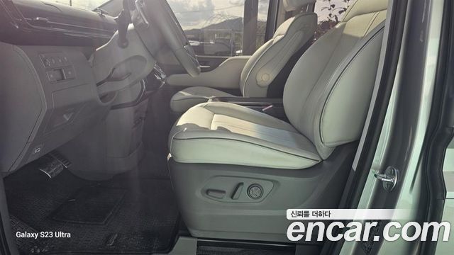 Hyundai Staria 2025 — photo 10