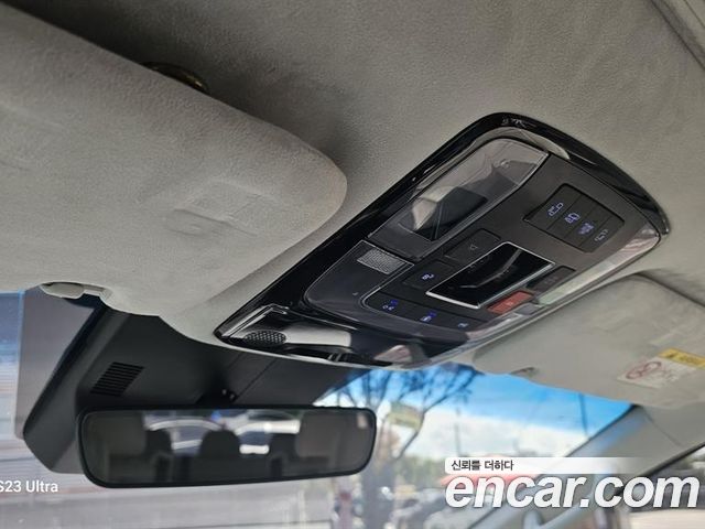 Hyundai Staria 2025 — photo 15