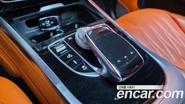 Mercedes-Benz G-Class 2022 — photo 33