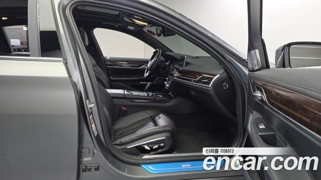 BMW 7-Series 2016 — photo 12