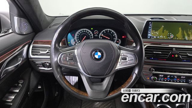 BMW 7-Series 2016 — photo 14
