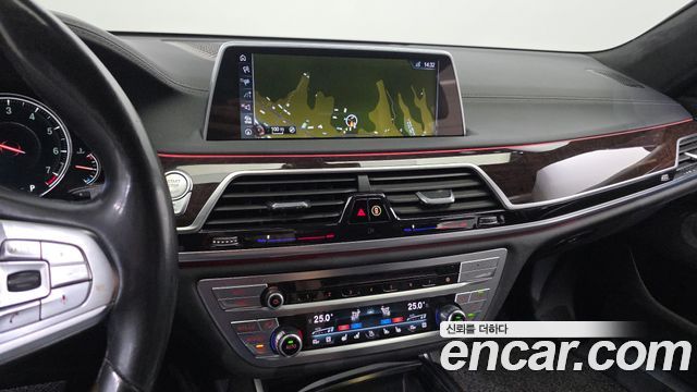 BMW 7-Series 2016 — photo 15