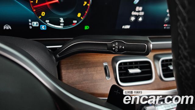Mercedes-Benz GLE-Class 2020 — photo 9
