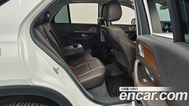 Mercedes-Benz GLE-Class 2020 — photo 11