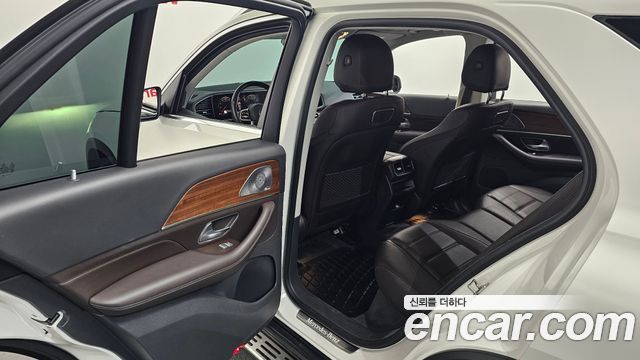 Mercedes-Benz GLE-Class 2020 — photo 12