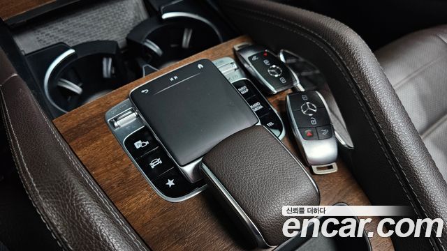 Mercedes-Benz GLE-Class 2020 — photo 16