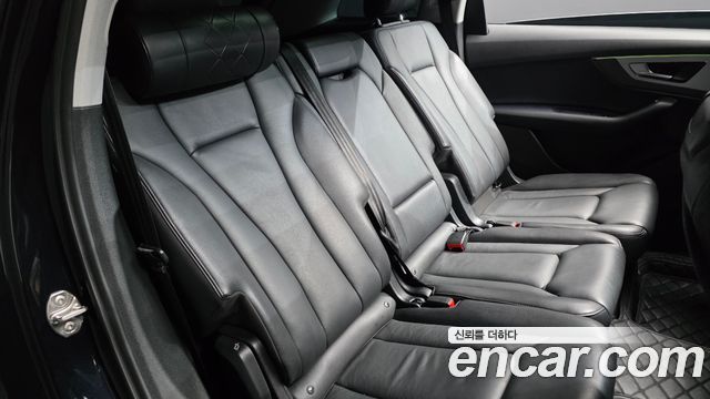 Audi Q7 2019 — photo 17