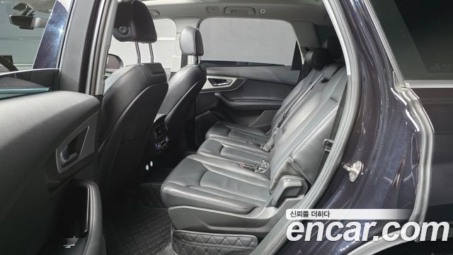 Audi Q7 2019 — photo 18