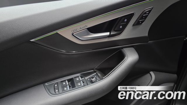 Audi Q7 2019 — photo 26