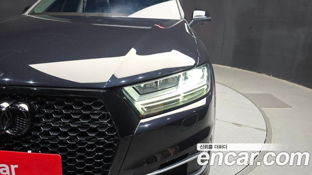 Audi Q7 2019 — photo 8