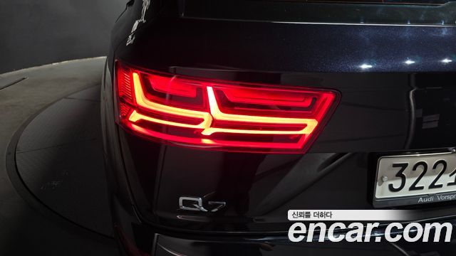 Audi Q7 2019 — photo 9