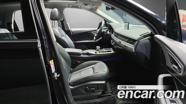 Audi Q7 2019 — photo 16