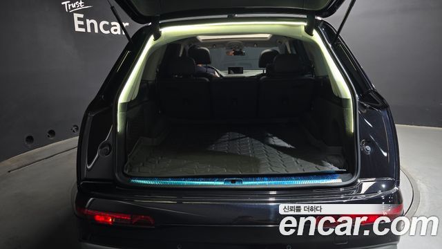 Audi Q7 2019 — photo 29