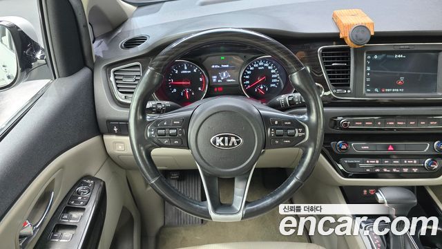 Kia Canival 2019 — photo 18