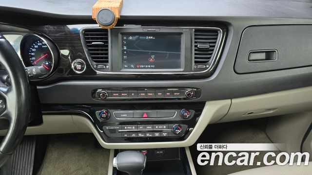 Kia Canival 2019 — photo 25