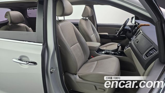Kia Canival 2019 — photo 16