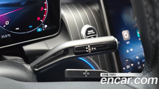 Mercedes-Benz GLC-Class 2025 — photo 9