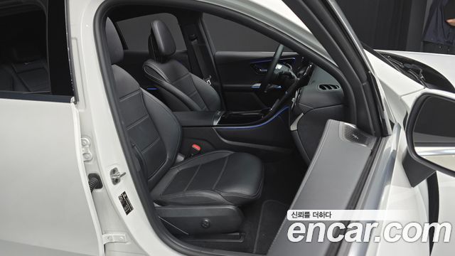 Mercedes-Benz GLC-Class 2025 — photo 12