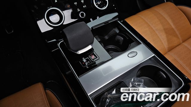 Land Rover Range Rover Velar 2021 — photo 12