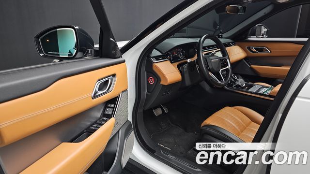 Land Rover Range Rover Velar 2021 — photo 17