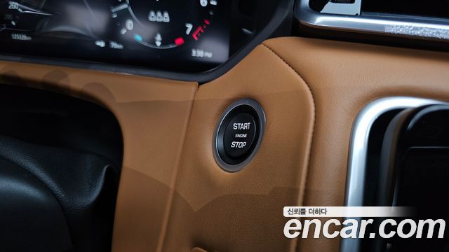 Land Rover Range Rover Velar 2021 — photo 28