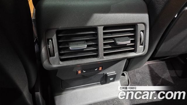 Land Rover Range Rover Velar 2021 — photo 31
