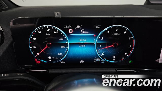 Mercedes-Benz GLA-Class 2023 — photo 11