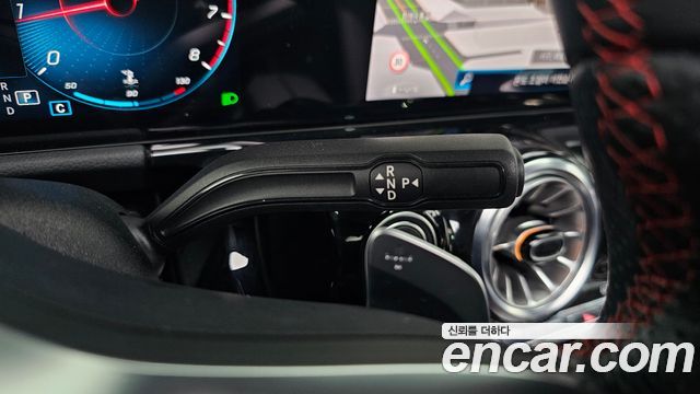 Mercedes-Benz GLA-Class 2023 — photo 12