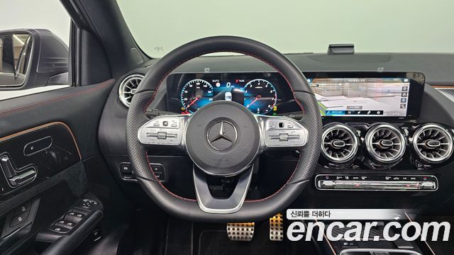 Mercedes-Benz GLA-Class 2023 — photo 18