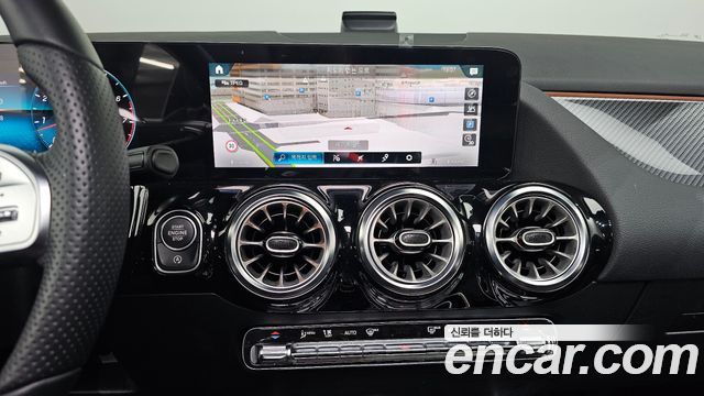 Mercedes-Benz GLA-Class 2023 — photo 19