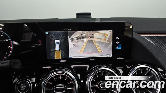 Mercedes-Benz GLA-Class 2023 — photo 20