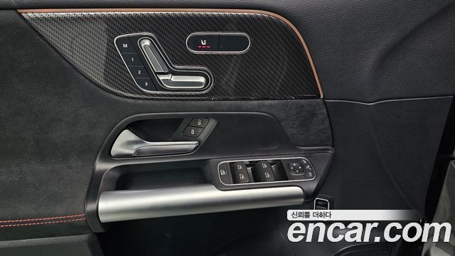 Mercedes-Benz GLA-Class 2023 — photo 24