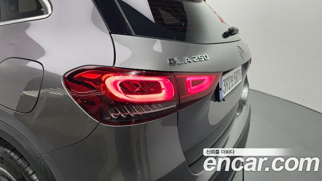 Mercedes-Benz GLA-Class 2023 — photo 9