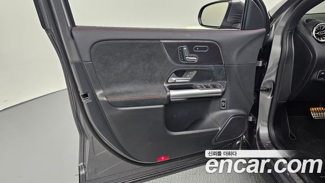 Mercedes-Benz GLA-Class 2023 — photo 14