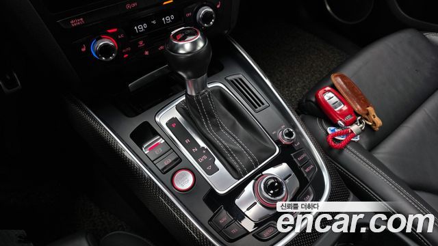 Audi SQ5 2015 — photo 12