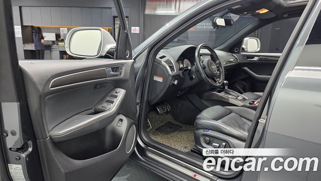 Audi SQ5 2015 — photo 13