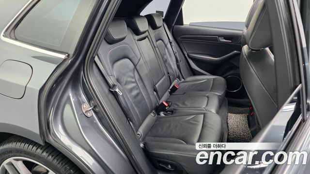 Audi SQ5 2015 — photo 17