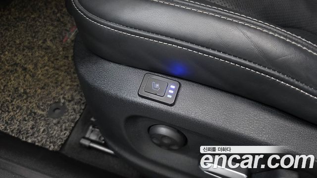 Audi SQ5 2015 — photo 22