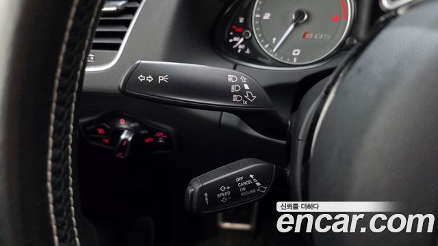 Audi SQ5 2015 — photo 25