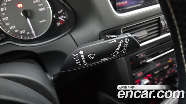 Audi SQ5 2015 — photo 26