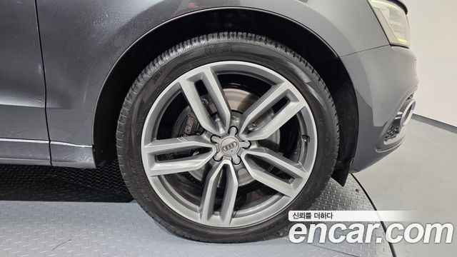 Audi SQ5 2015 — photo 7