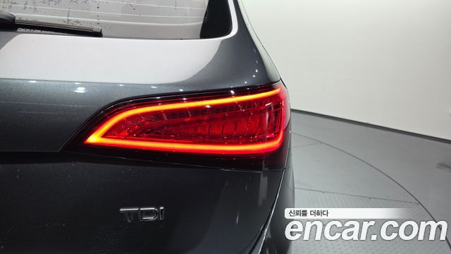 Audi SQ5 2015 — photo 9