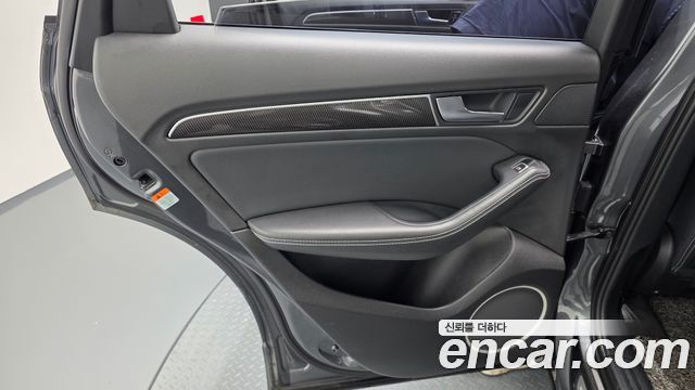 Audi SQ5 2015 — photo 15