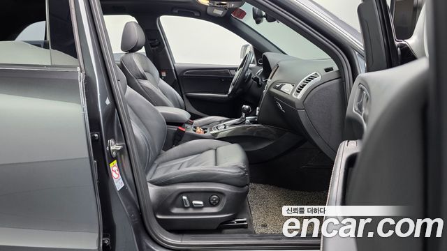 Audi SQ5 2015 — photo 16