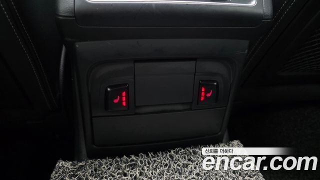 Audi SQ5 2015 — photo 27