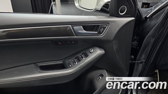 Audi SQ5 2015 — photo 28