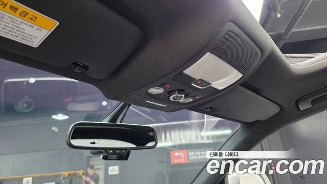 Audi SQ5 2015 — photo 29